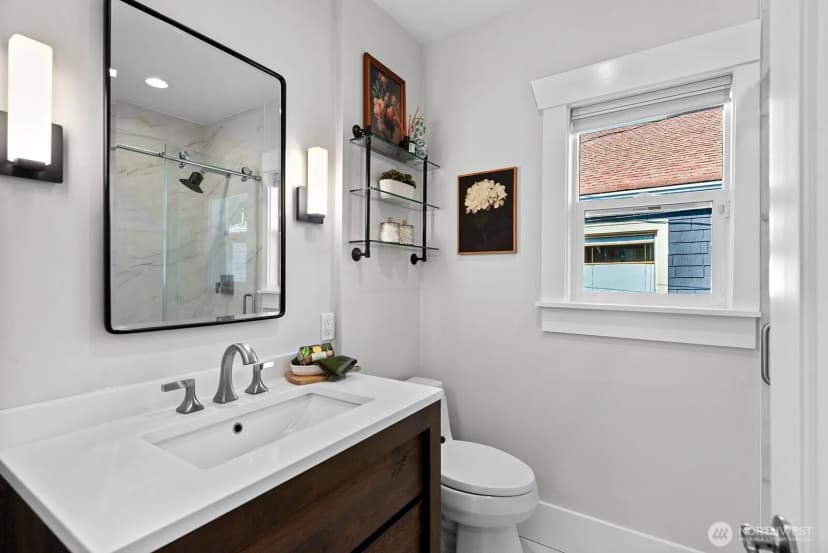 Property photo for 5811 1st Avenue Ne, Seattle photo 13