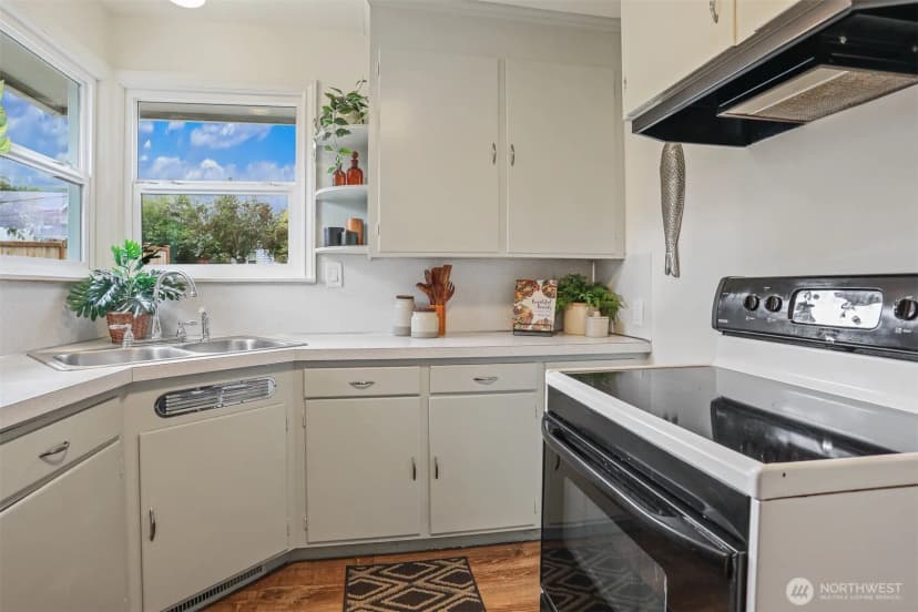 Property photo for 12042 26th Avenue S, Seattle photo 13