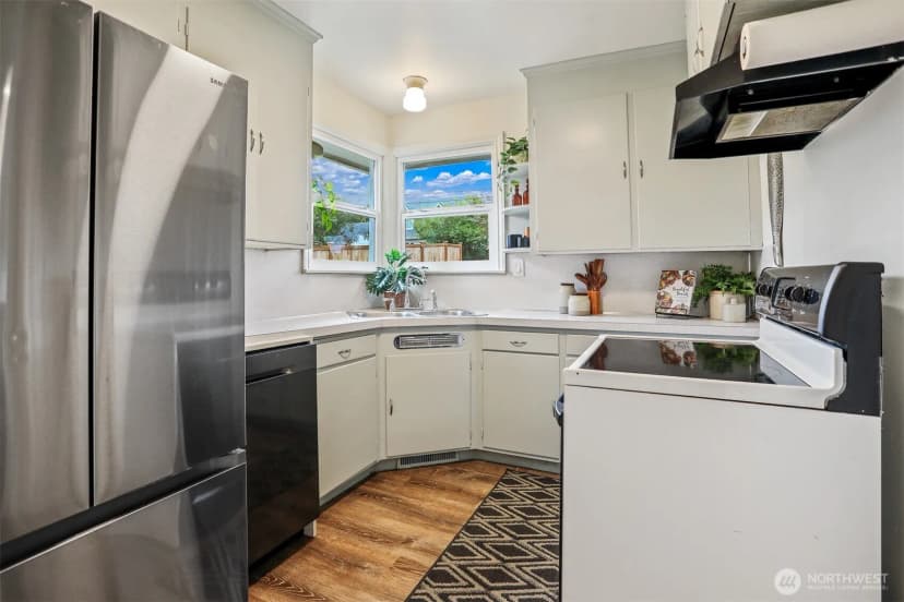Property photo for 12042 26th Avenue S, Seattle photo 12