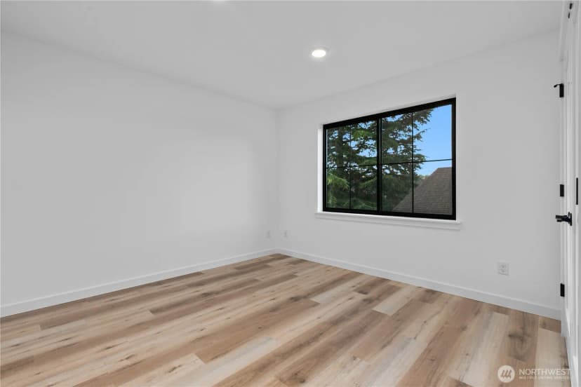 Property photo for 2615 Woburn Street, Bellingham photo 24