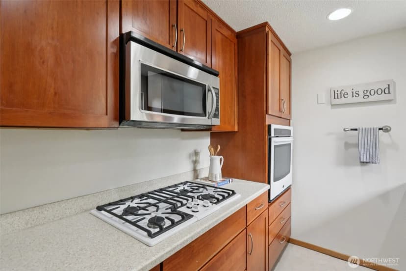 Property photo for 1027 S 317th Street, Federal Way photo 8