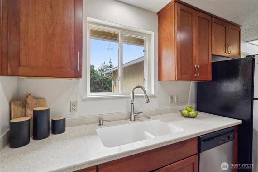 Property photo for 1027 S 317th Street, Federal Way photo 10