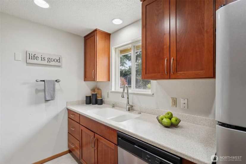 Property photo for 1027 S 317th Street, Federal Way photo 9