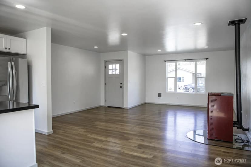 Property photo for 107 Cascade Court, Elma photo 6