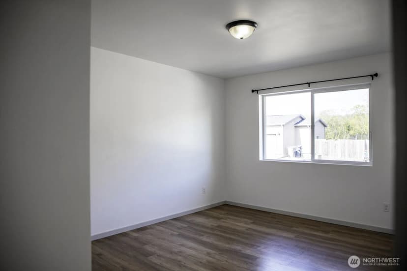 Property photo for 107 Cascade Court, Elma photo 8