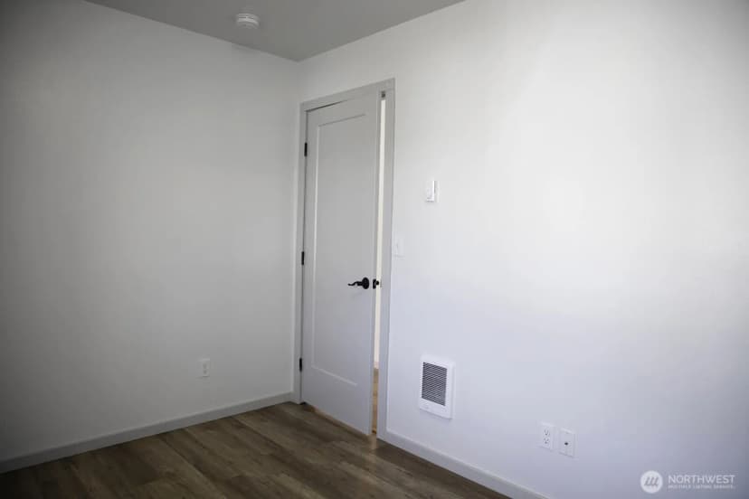 Property photo for 107 Cascade Court, Elma photo 16