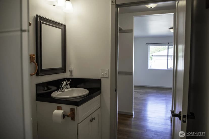 Property photo for 107 Cascade Court, Elma photo 19