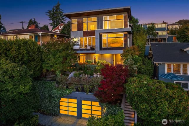 Property photo for 2916 11th Avenue W, Seattle