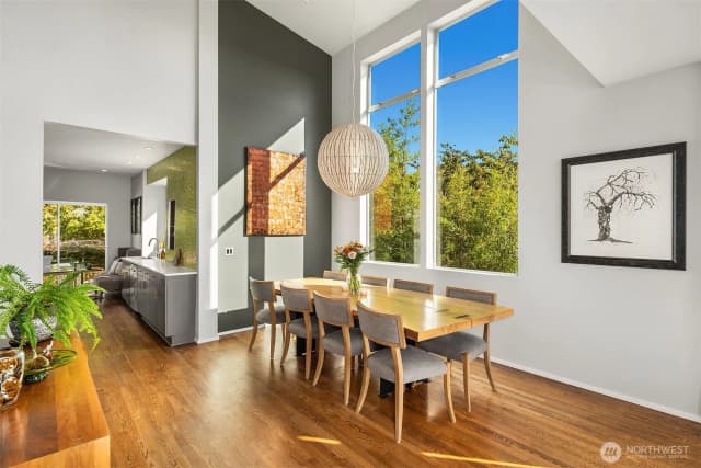 Property photo for 2916 11th Avenue W, Seattle photo 4