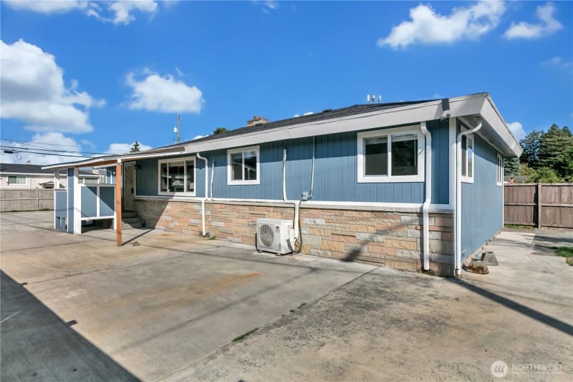 Property photo for 3501 S Webster St, Seattle photo 2