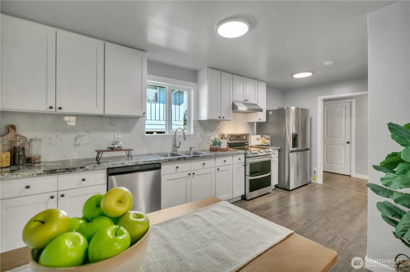 Property photo for 3501 S Webster St, Seattle photo 7