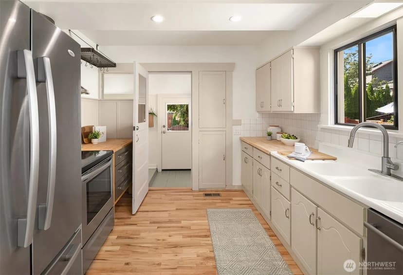Property photo for 121 Ne 58th Street, Seattle photo 13
