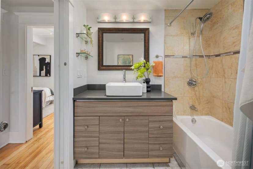 Property photo for 20 W Mcgraw Street, Seattle photo 13