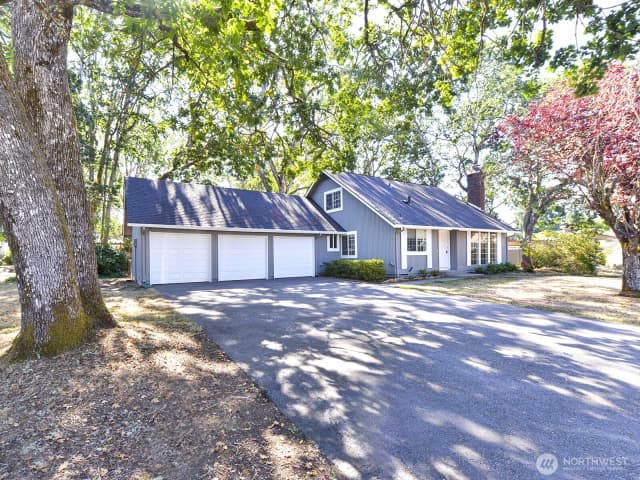 Property photo for 8202 Coral Place Sw, Lakewood photo 2