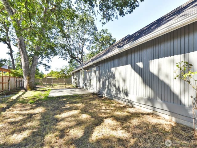 Property photo for 8202 Coral Place Sw, Lakewood photo 4