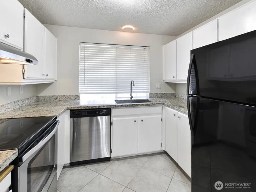 Property photo for 8202 Coral Place Sw, Lakewood photo 11