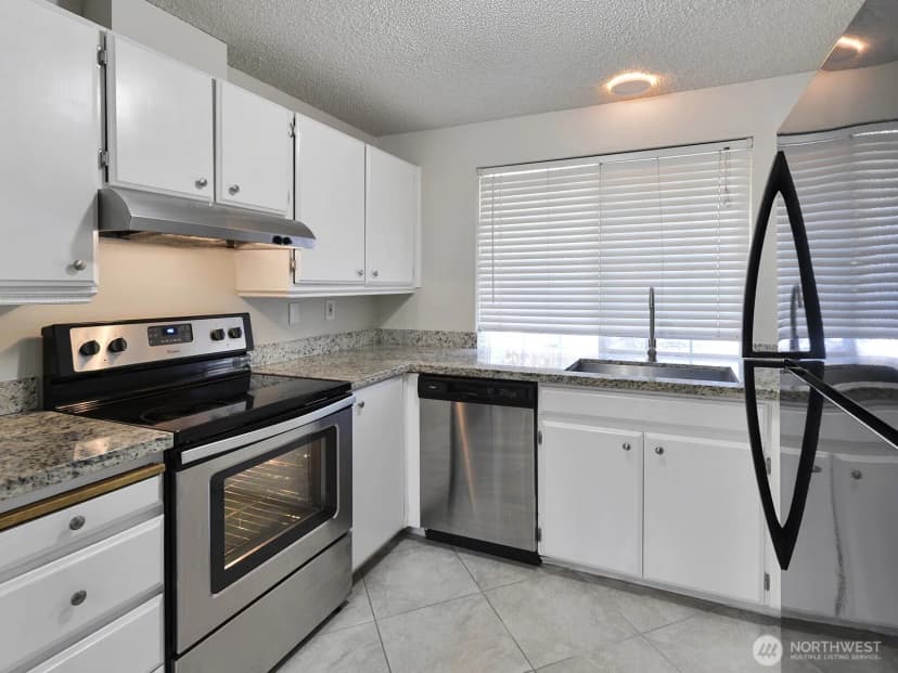 Property photo for 8202 Coral Place Sw, Lakewood photo 10