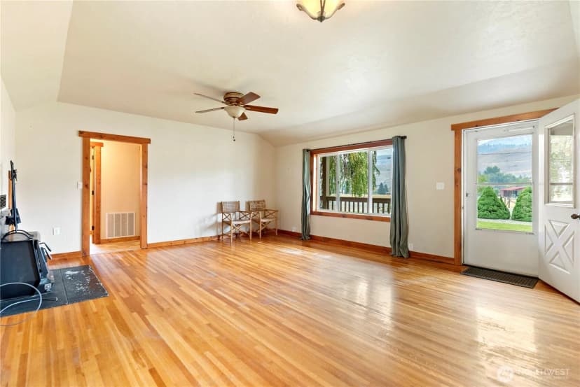 Property photo for 245 Twisp-carlton Road, Twisp photo 10
