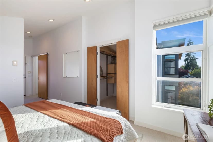 Property photo for 5926 California Avenue Sw #a, Seattle photo 23