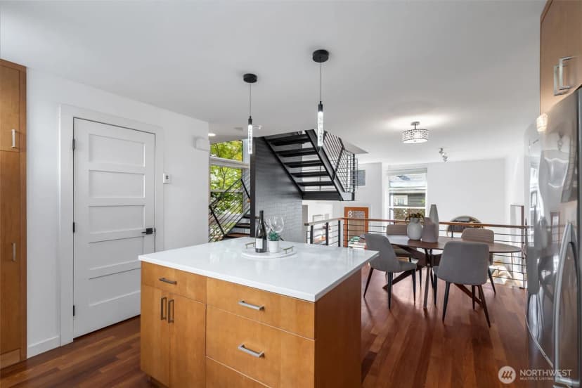Property photo for 5926 California Avenue Sw #a, Seattle photo 14