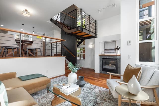 Property photo for 5926 California Avenue Sw #a, Seattle photo 4