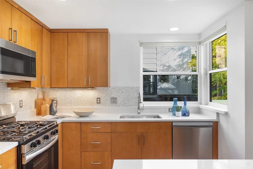 Property photo for 5926 California Avenue Sw #a, Seattle photo 13
