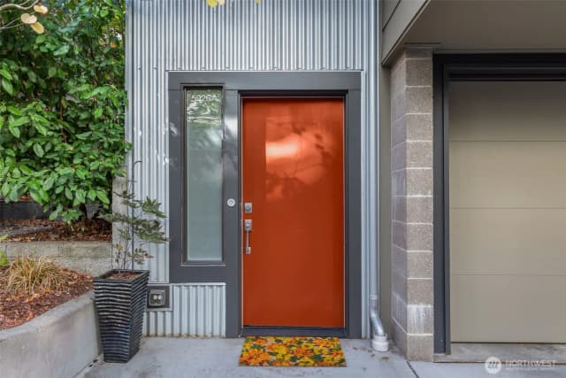 Property photo for 5926 California Avenue Sw #a, Seattle photo 3