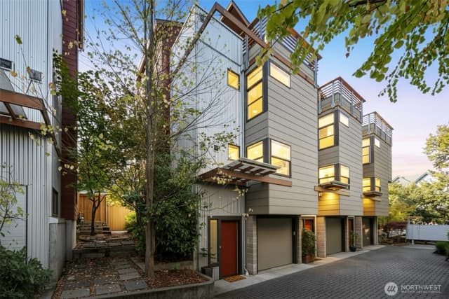 Property photo for 5926 California Avenue Sw #a, Seattle