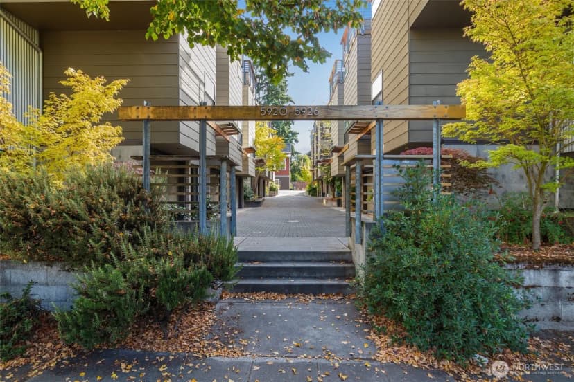 Property photo for 5926 California Avenue Sw #a, Seattle photo 37