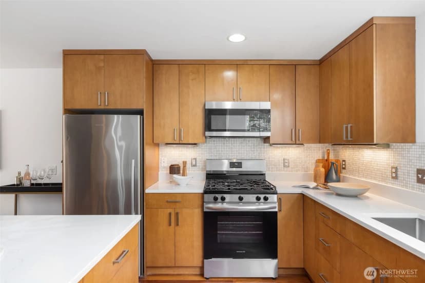 Property photo for 5926 California Avenue Sw #a, Seattle photo 12