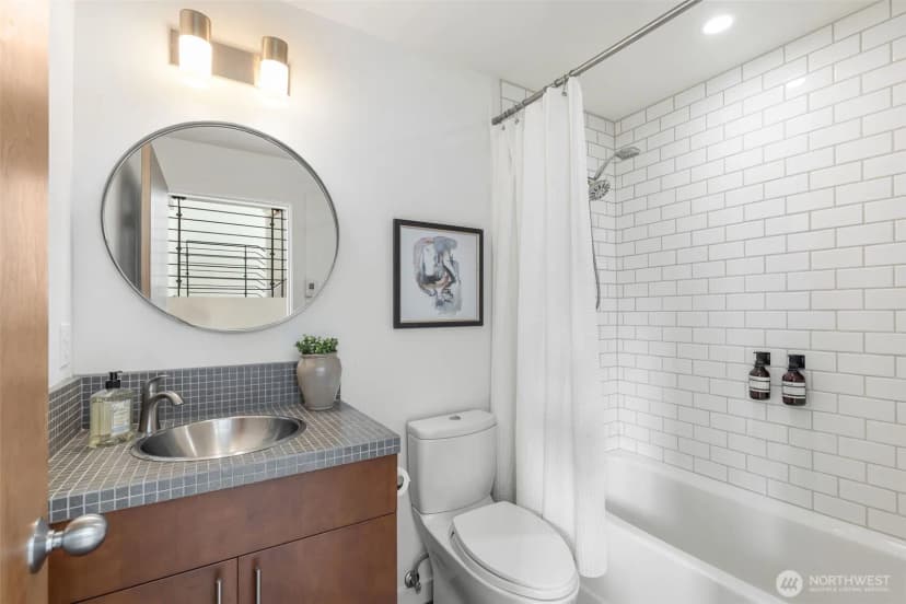 Property photo for 5926 California Avenue Sw #a, Seattle photo 18
