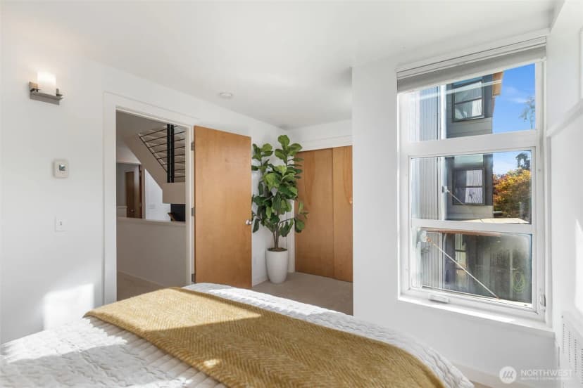 Property photo for 5926 California Avenue Sw #a, Seattle photo 17