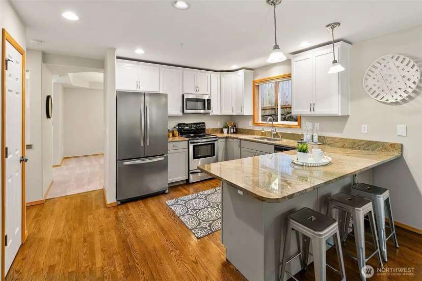 Property photo for 16537 Densmore Avenue N, Shoreline photo 11