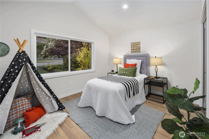 Property photo for 5006 Harold Place Ne, Seattle photo 19