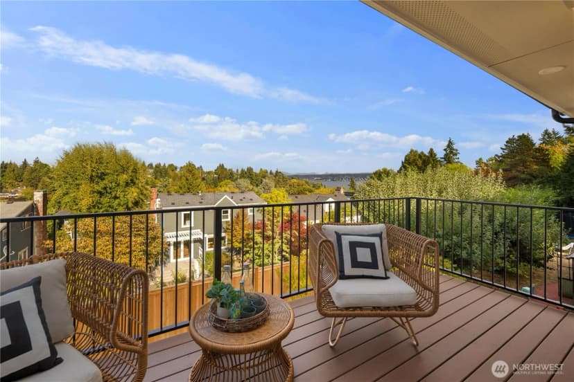 Property photo for 5006 Harold Place Ne, Seattle photo 32