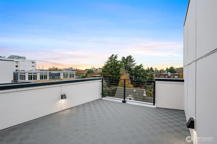 Property photo for 222 C 10th Avenue E, Seattle photo 21