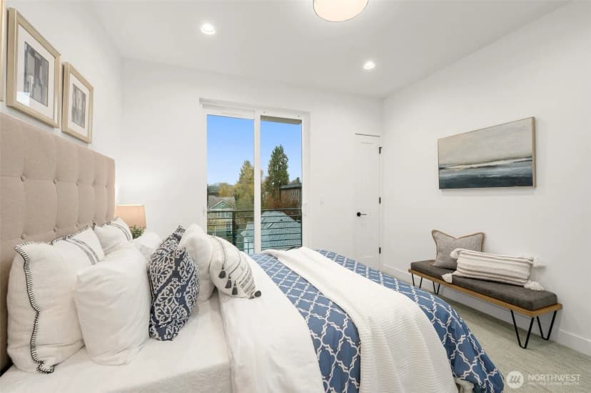 Property photo for 222 C 10th Avenue E, Seattle photo 14