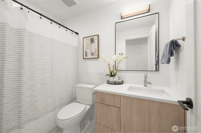 Property photo for 222 C 10th Avenue E, Seattle photo 20