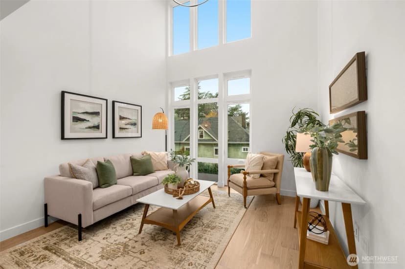 Property photo for 222 C 10th Avenue E, Seattle photo 2