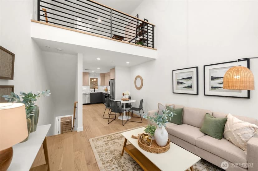 Property photo for 222 C 10th Avenue E, Seattle photo 6