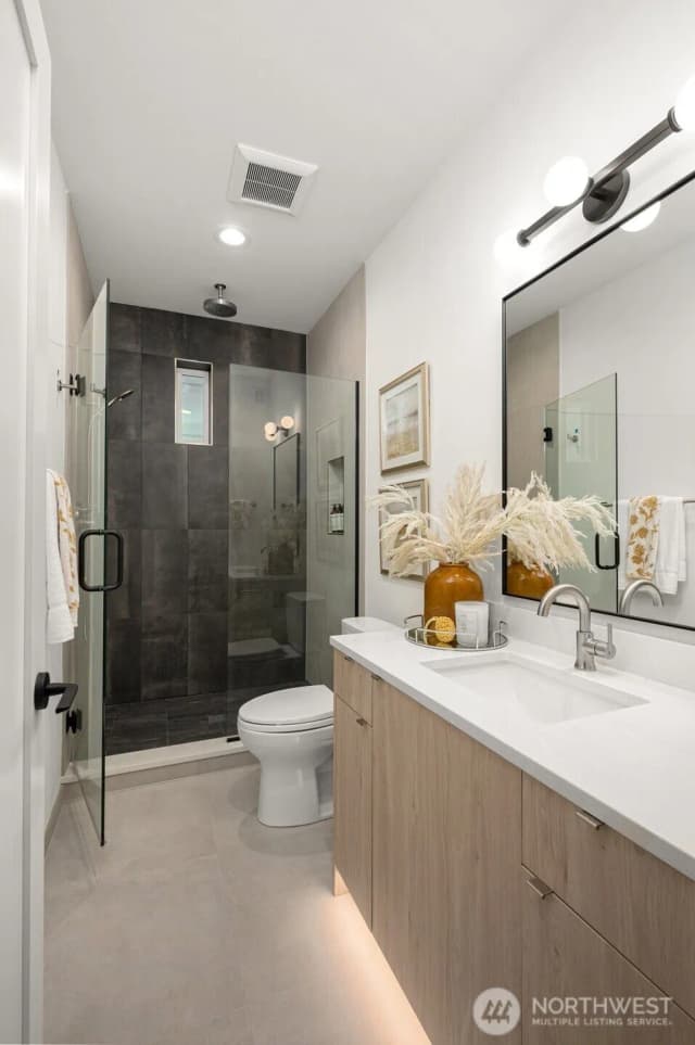 Property photo for 222 C 10th Avenue E, Seattle photo 4