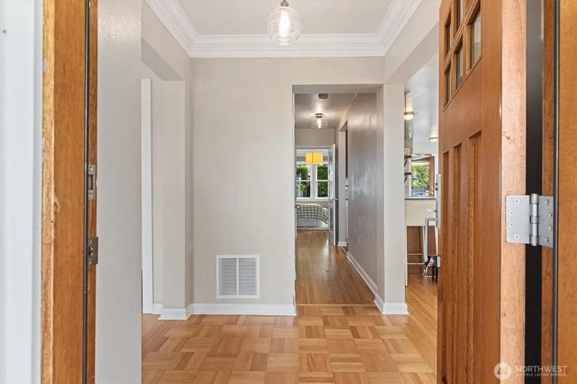 Property photo for 1940 Edgemont Place W, Seattle photo 6