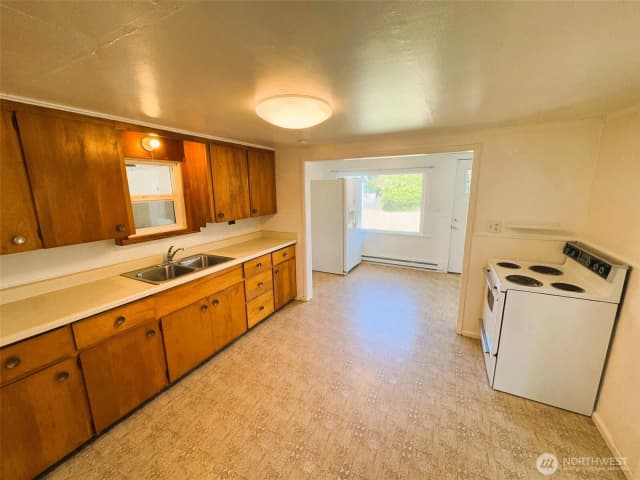 Property photo for 814 E 2nd Street, Port Angeles photo 4