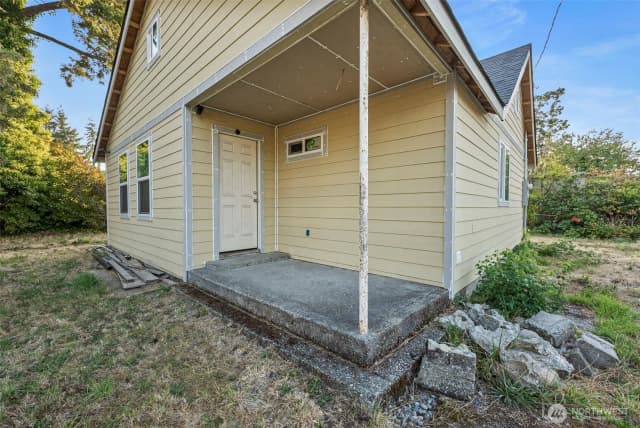 Property photo for 15007 Boat Street Sw, Lakewood photo 2