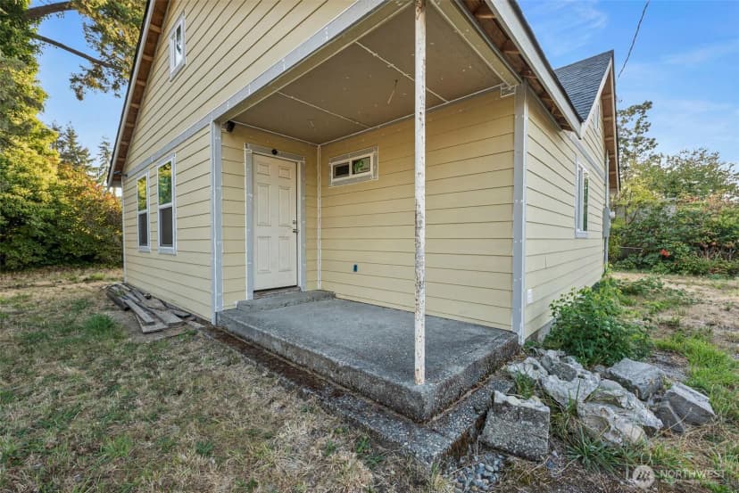 Property photo for 15007 Boat Street Sw, Lakewood photo 2