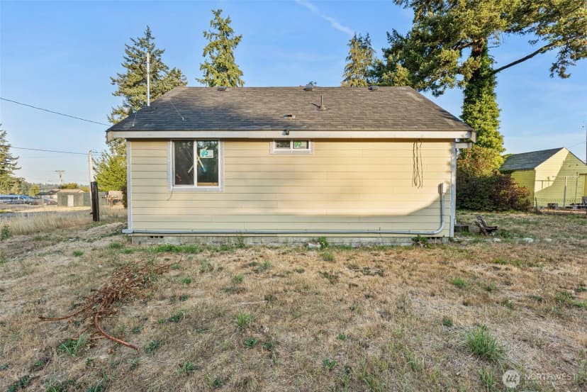 Property photo for 15007 Boat Street Sw, Lakewood photo 4