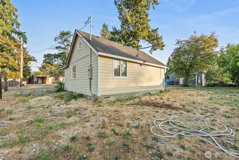 Property photo for 15007 Boat Street Sw, Lakewood photo 3