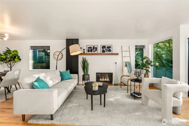 Property photo for 824 30th Avenue, Seattle photo 4