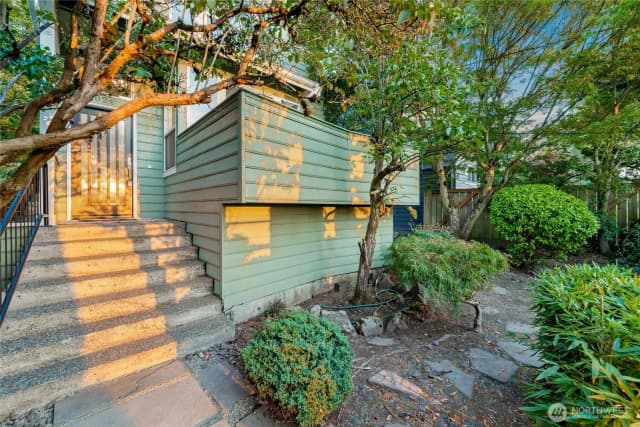 Property photo for 824 30th Avenue, Seattle photo 2