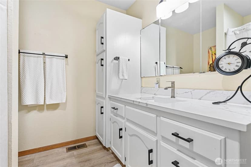Property photo for 1843 Main Street #b2, Lynden photo 25
